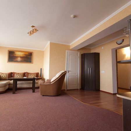 Hotel Prietenia Bender Exterior photo